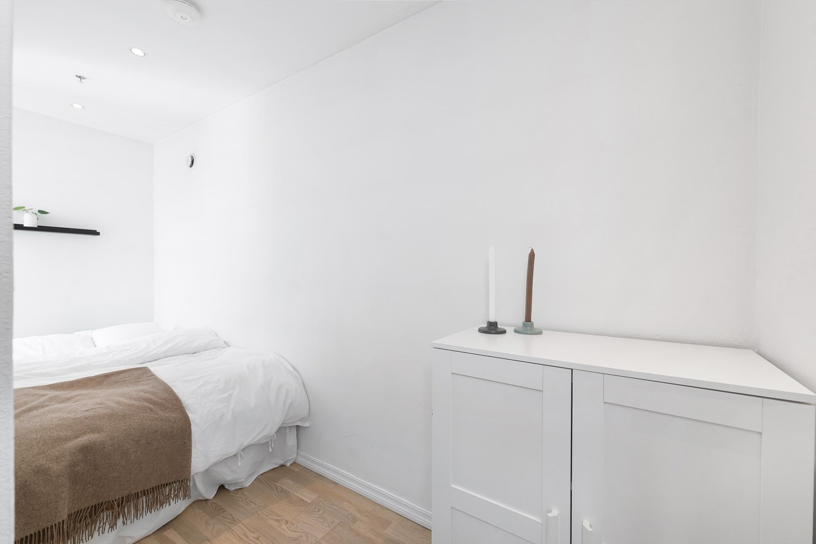 Rommet er lys og trivelig med rikelig lysinnslipp. Galleribilde