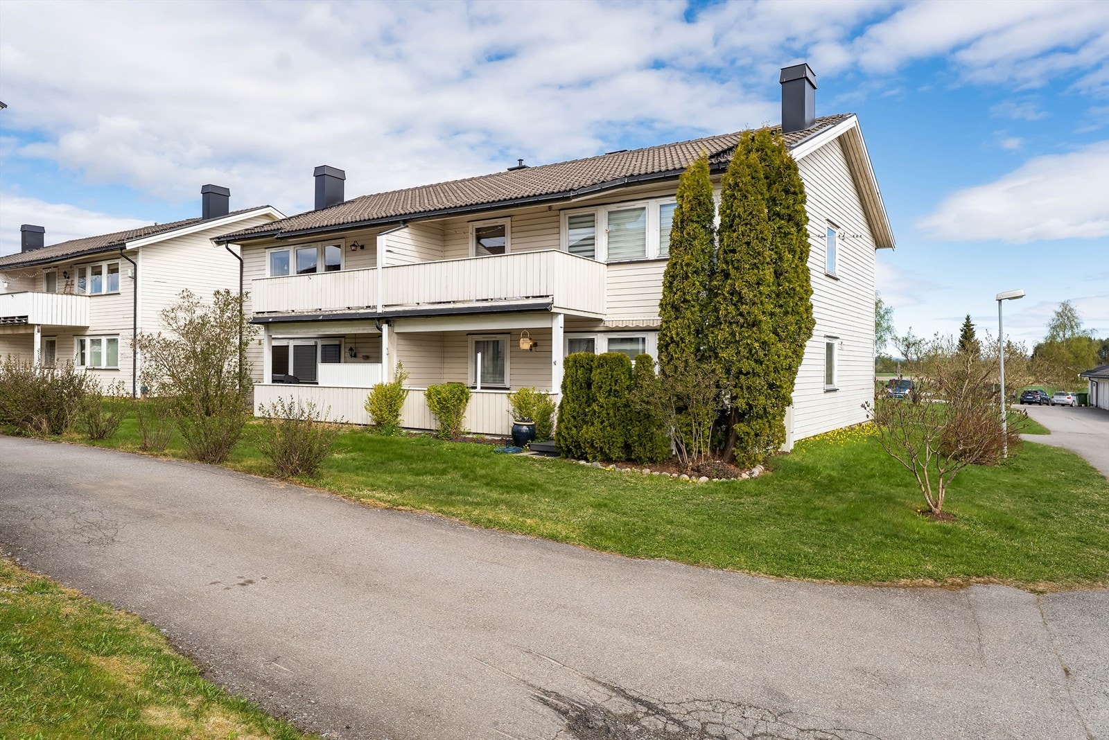 Eiendommen ligger i et rolig og etablert boligområde. Galleribilde