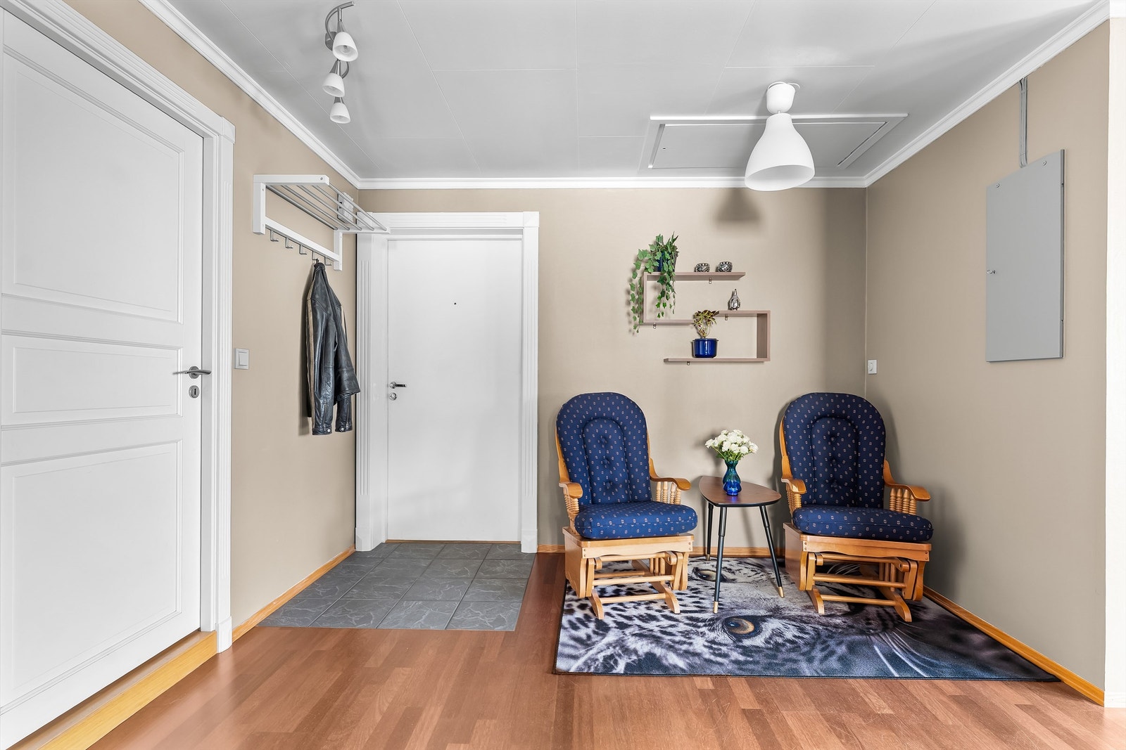 Velkommen inn!. Del av entré (tidligere bod) er ikke godkjent til varig opphold. Galleribilde