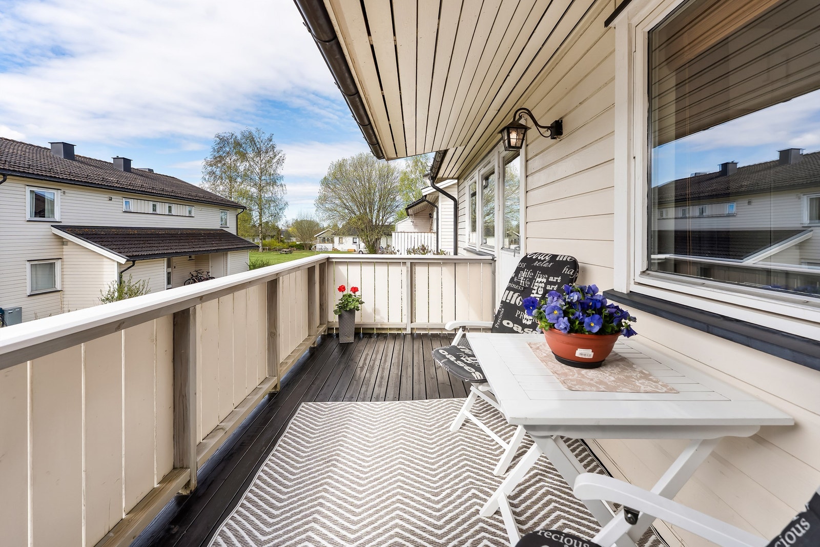 Her er det god plass til en sittegruppe for å nyte utelivet. Galleribilde