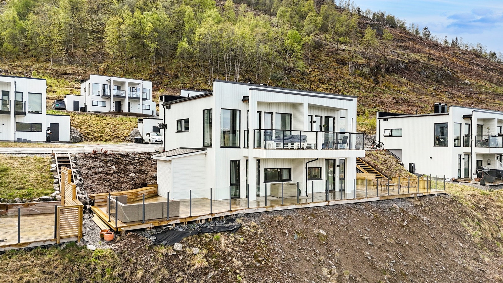 Velkommen til Speidarvegen 18 - en vertikaldelt tomannsbolig over to plan. Galleribilde