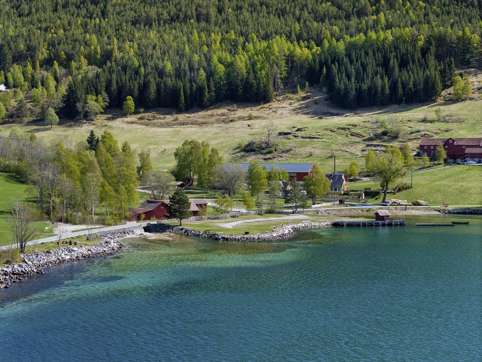 Populær badeplass i Amla. Galleribilde