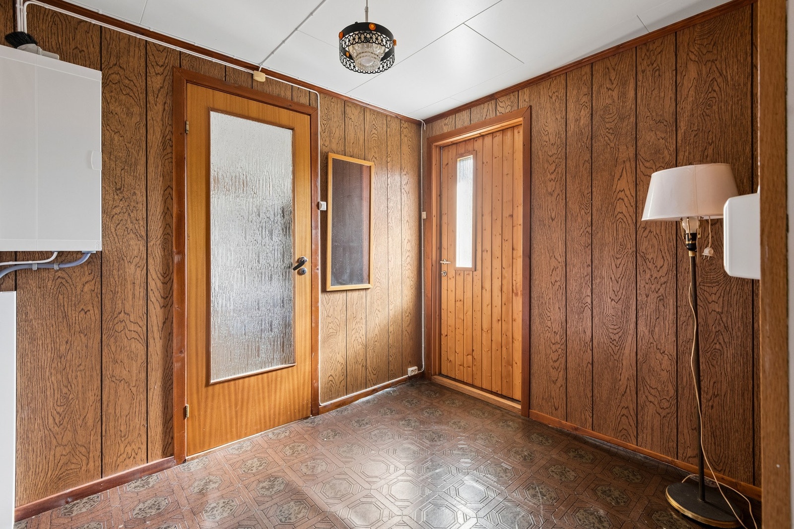 Gang med plass til oppbevaringsmøbel. Galleribilde