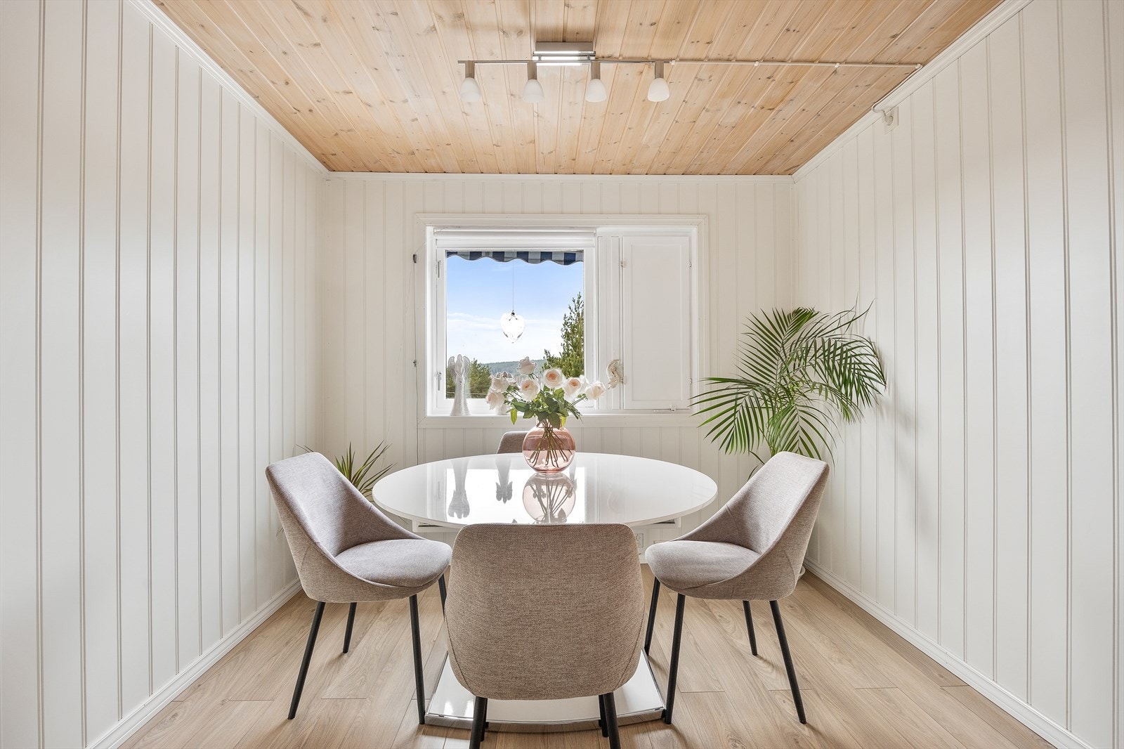 Her kan du invitere familie og venner på hyggelige lag. Galleribilde