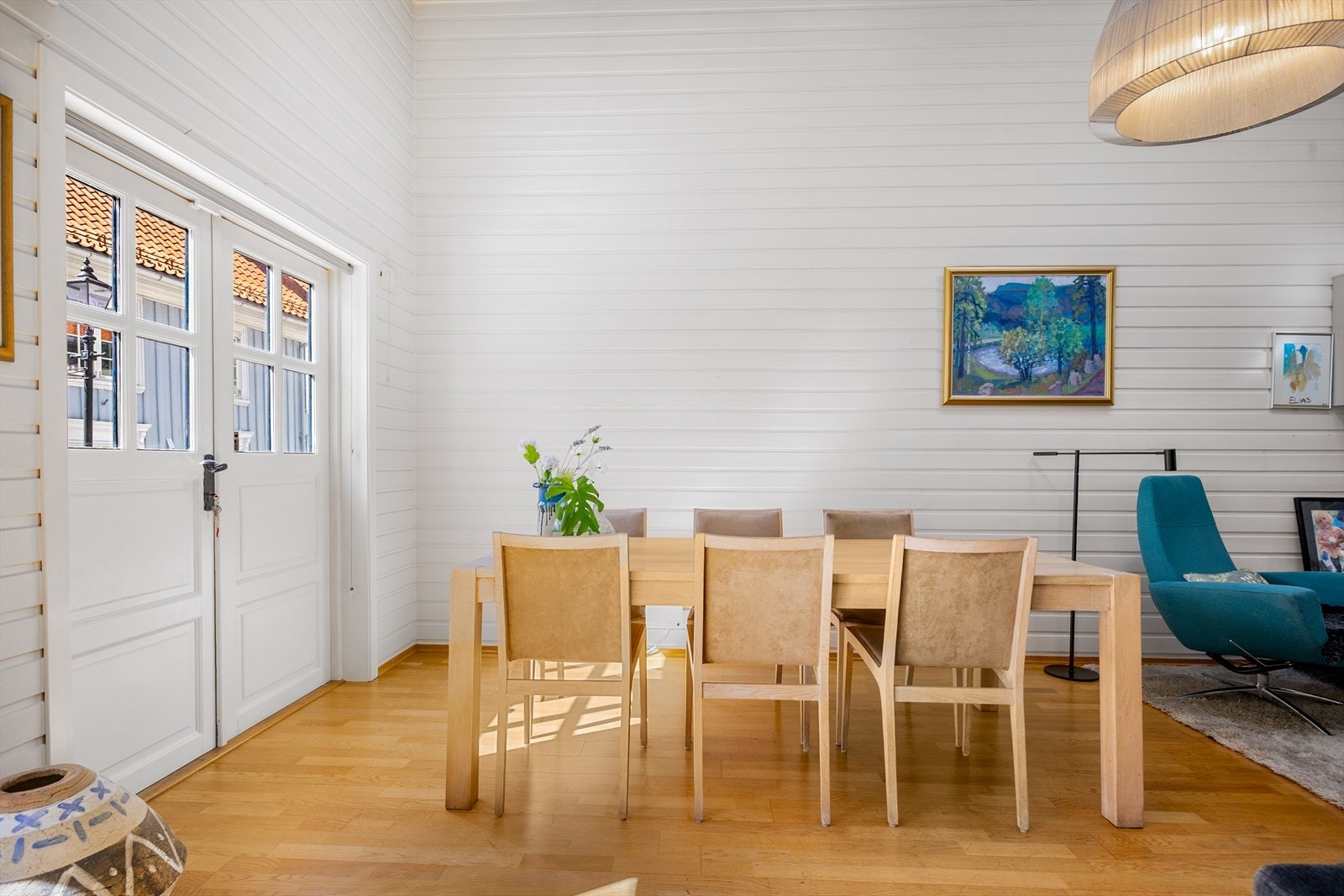 Fra spisestuen er det direkte utgang til Snipetorpgata. Galleribilde