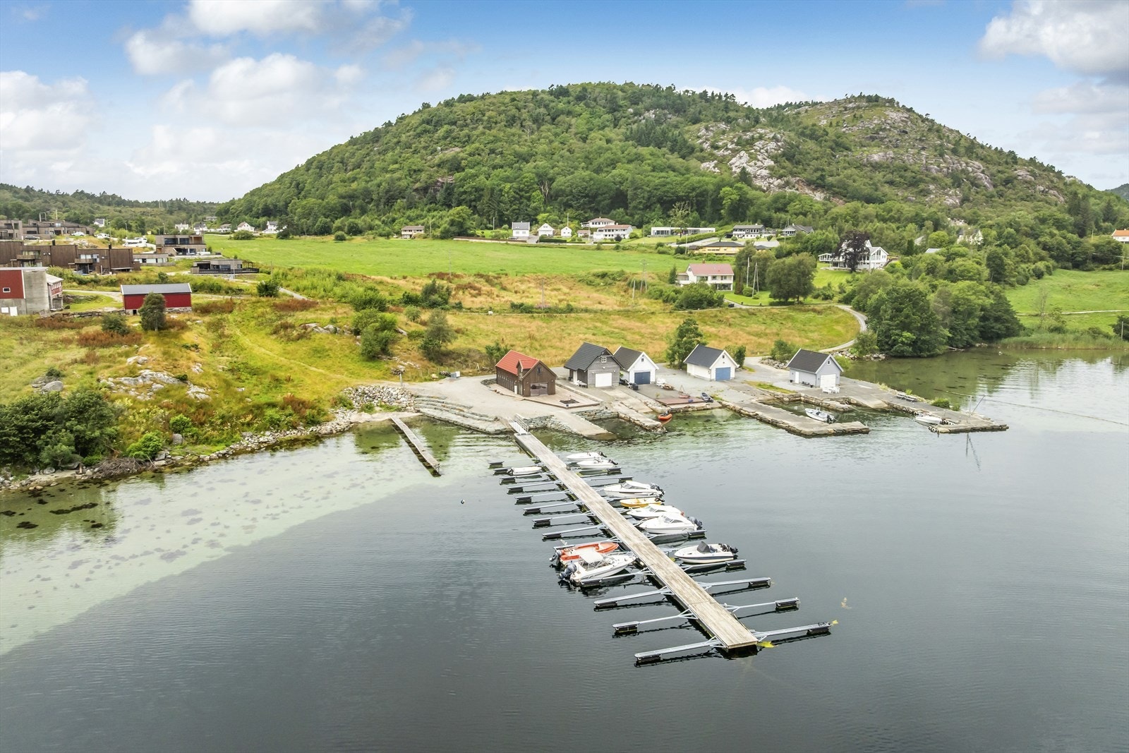 Båtplass nr. 21 medfølger salget Galleribilde