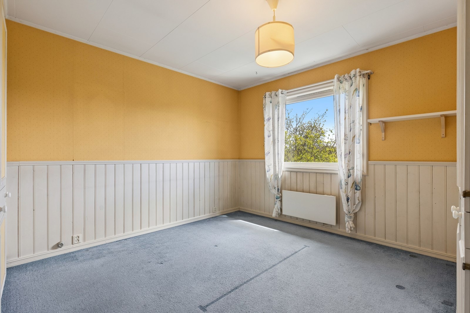 Hovedsoverom med garderobeskap Galleribilde