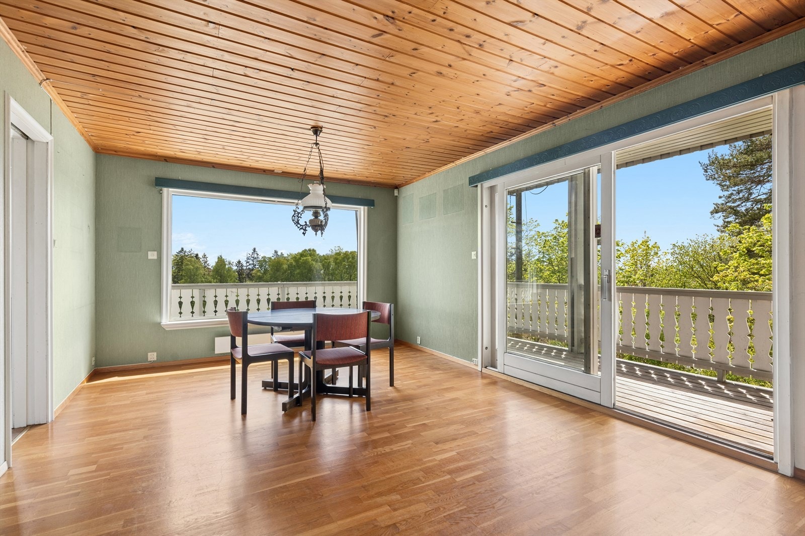 Utganmg til stort terrasse/verandaareal på totalt 44 kvm. Galleribilde