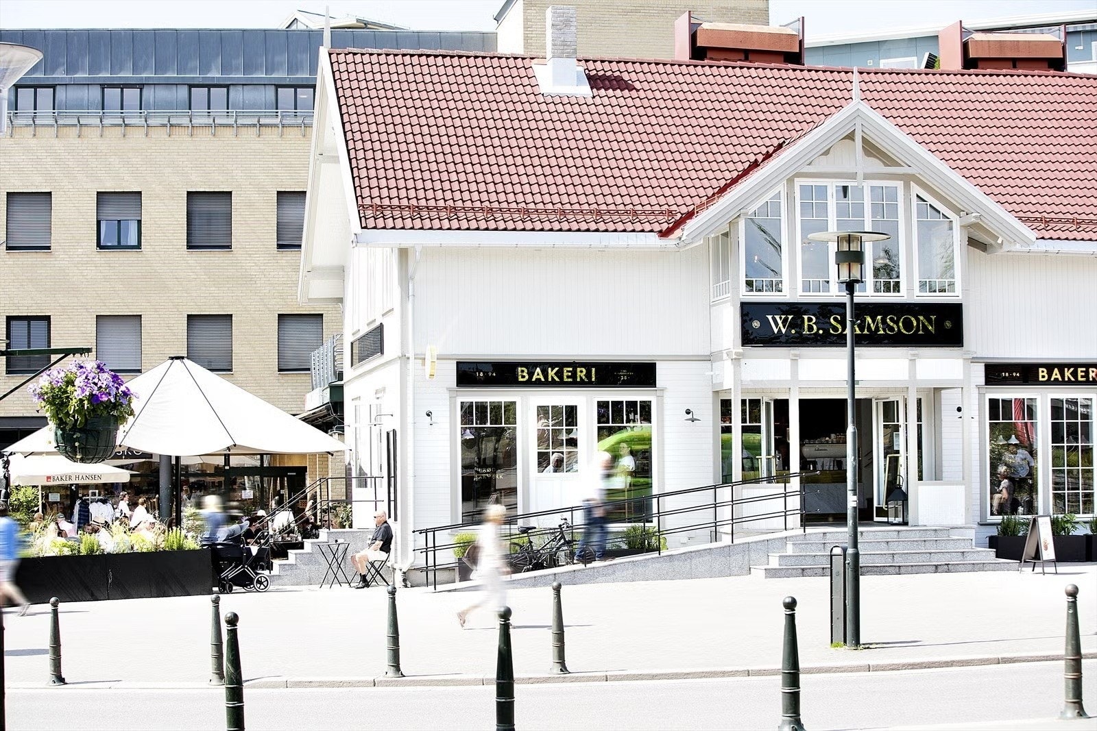 Bekkestua tilbyr flere hyggelige spisesteder, caféer og bakerier Galleribilde