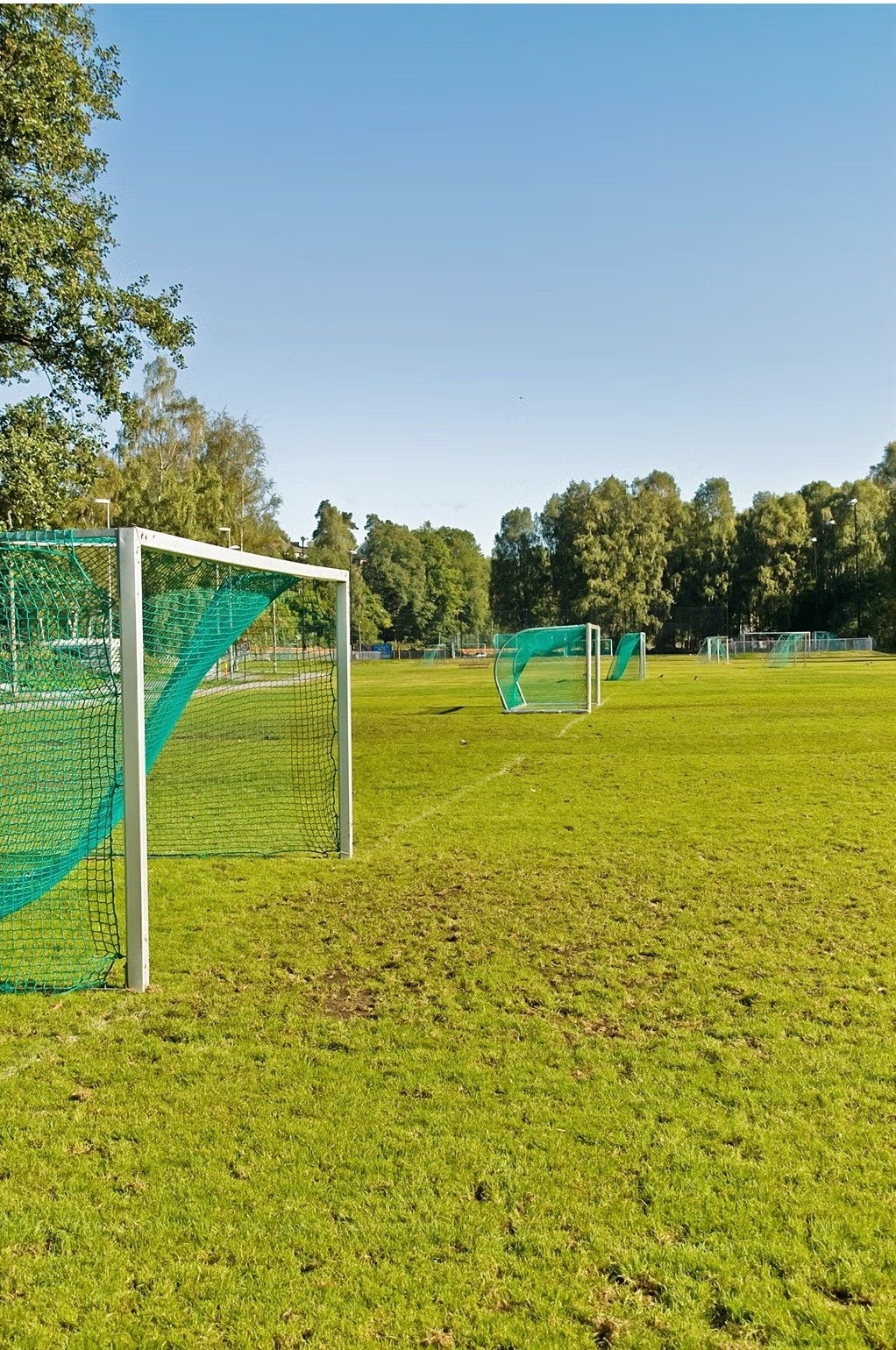 Kort vei til fotballbaner og fine turområder på Jarmyra og Tjernsrud Galleribilde