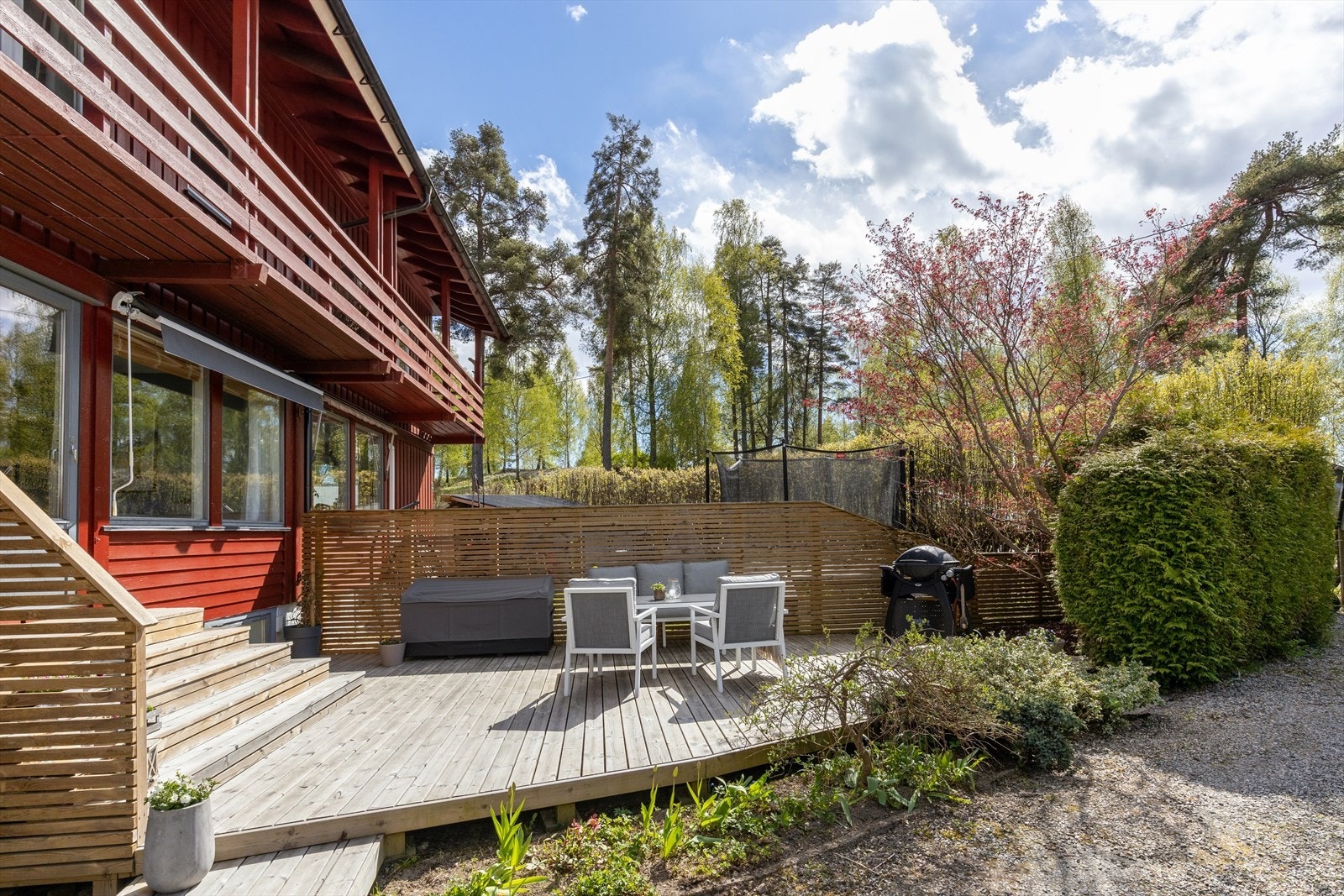 En hyggelig sone for utendørs måltider og avslapning. Galleribilde