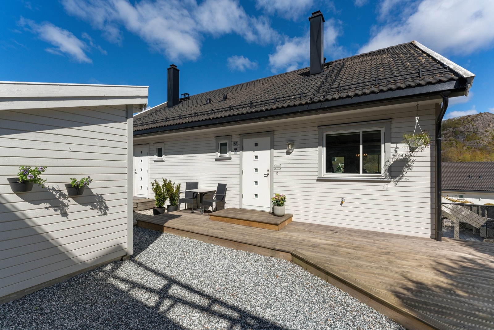 Det er også en flott uteplass på framsiden av huset Galleribilde