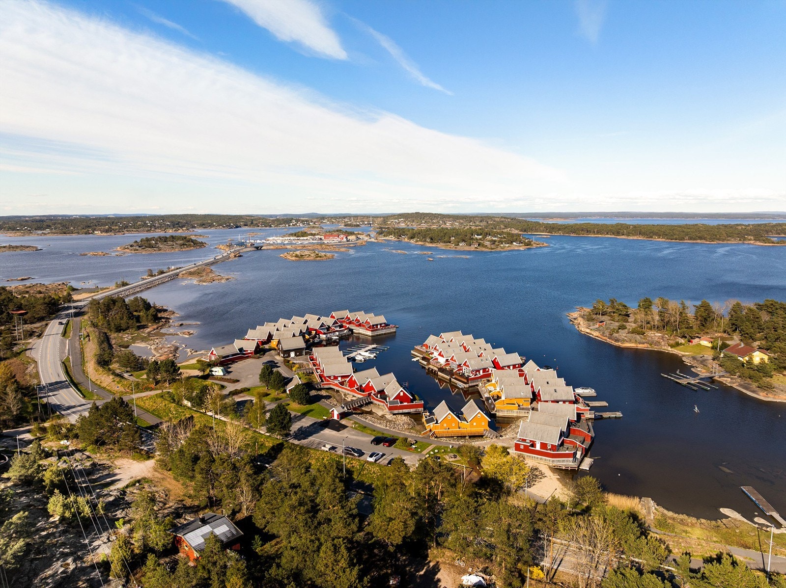 På Økholmen kan fridagene tilbringes bokstavelig talt midt i den omfangsrike Hvaler-skjærgården. Galleribilde