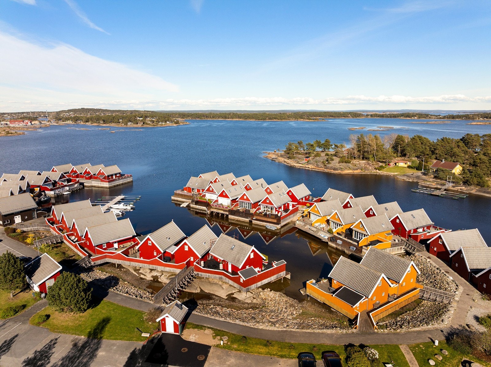 Sameiet består av 47 næringsseksjoner og inkluderer også en felles, nylig oppusset hytte som kan leies etter venteliste. Galleribilde