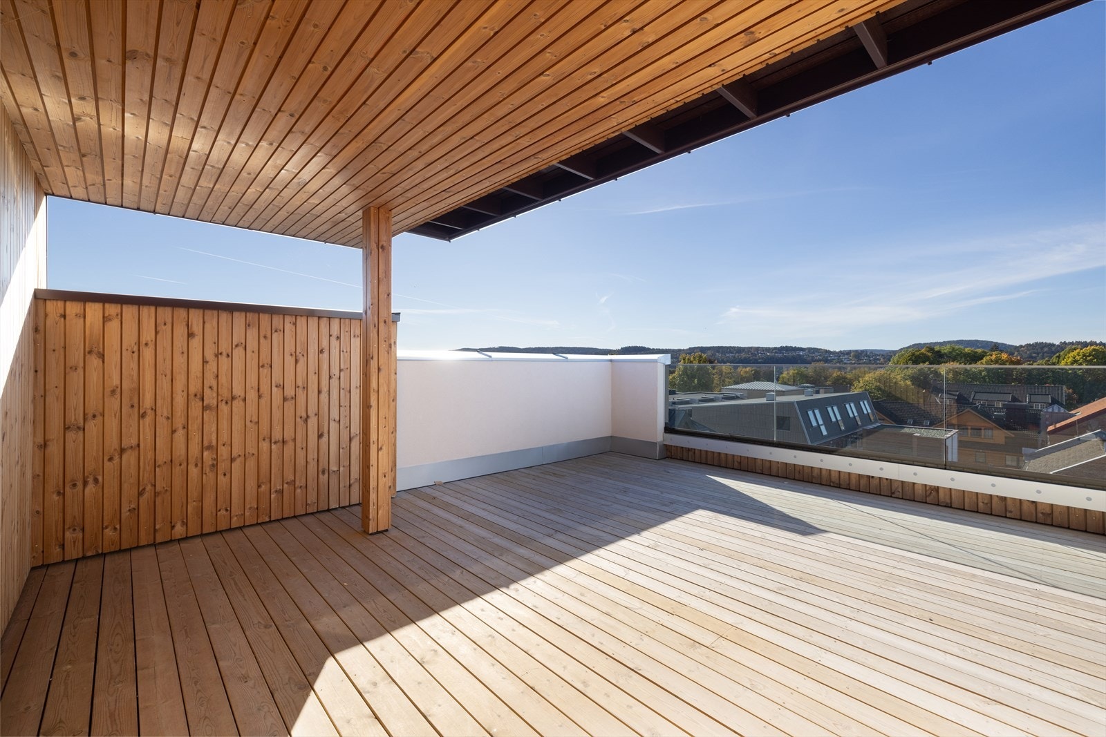 Borettslaget har heis og en delvis overbygget takterrasse til felles bruk. Galleribilde