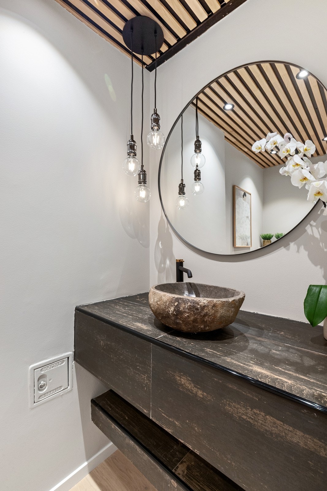 Eget wc-rom med fine detaljer - Spiler i himling . Galleribilde