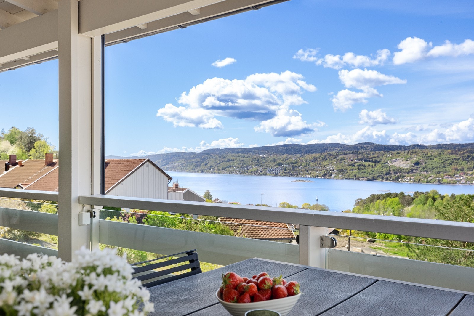 Utsikt fra balkongen er slående! Galleribilde