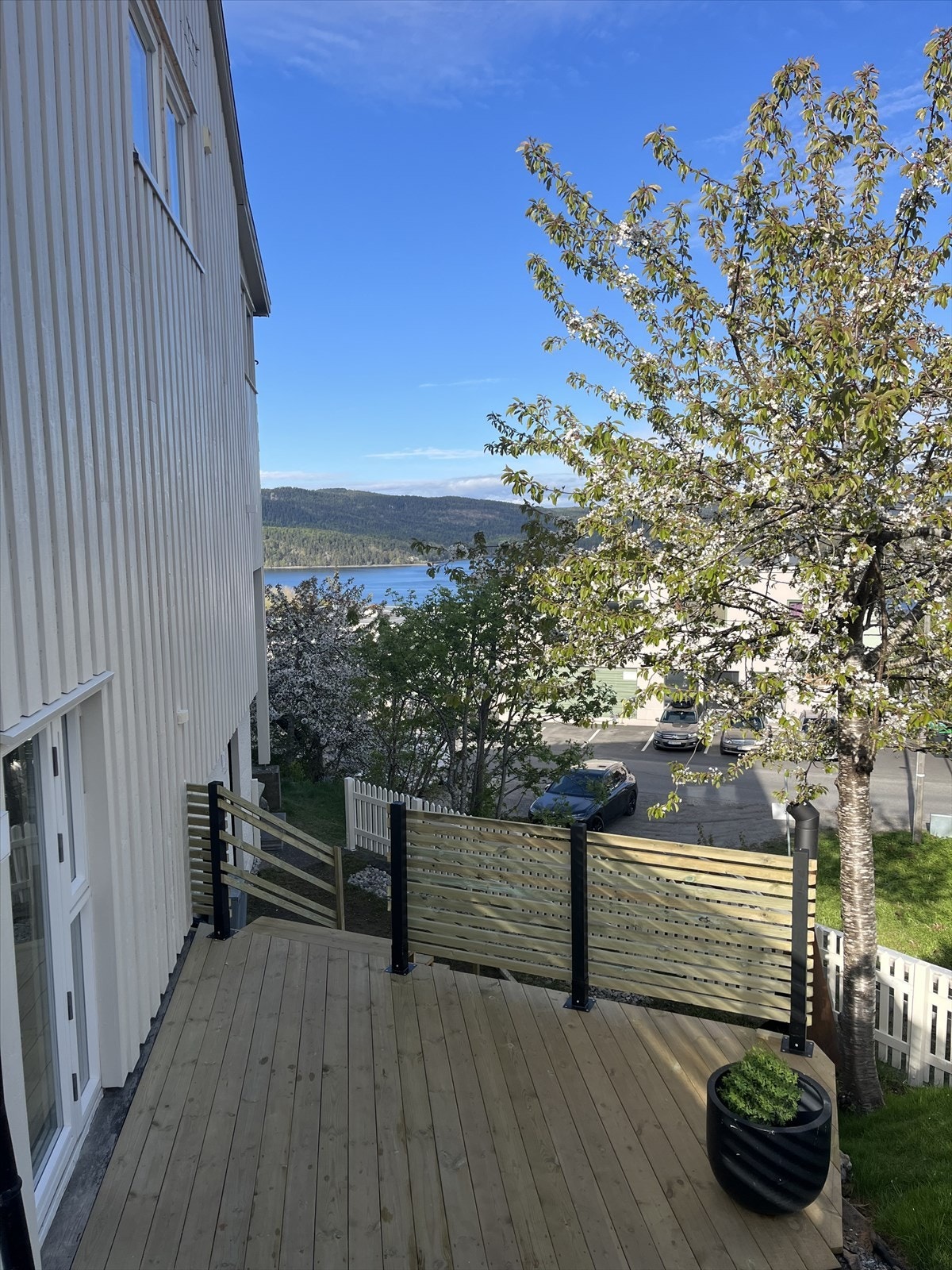 Terrasseplatting utenfor vaskerom mot nord. Galleribilde