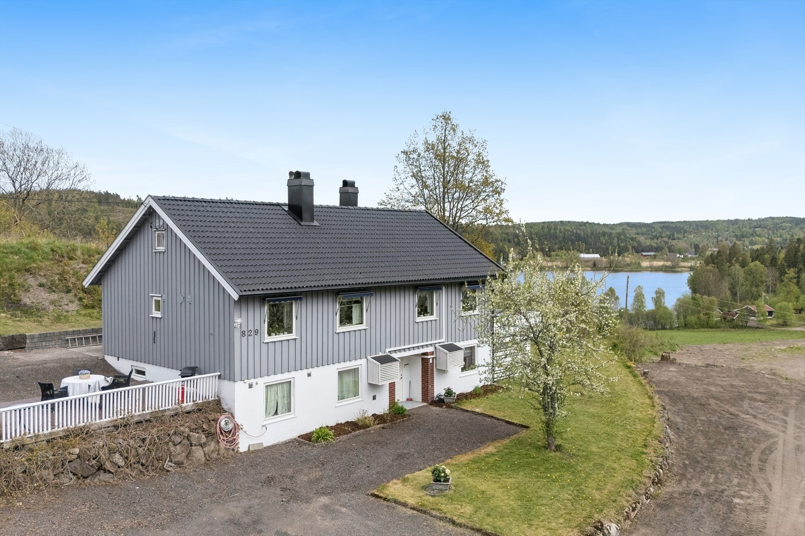 Her bor du landlig og barnevennlig, med flott turterreng og skiløyper rett utenfor døren. Galleribilde