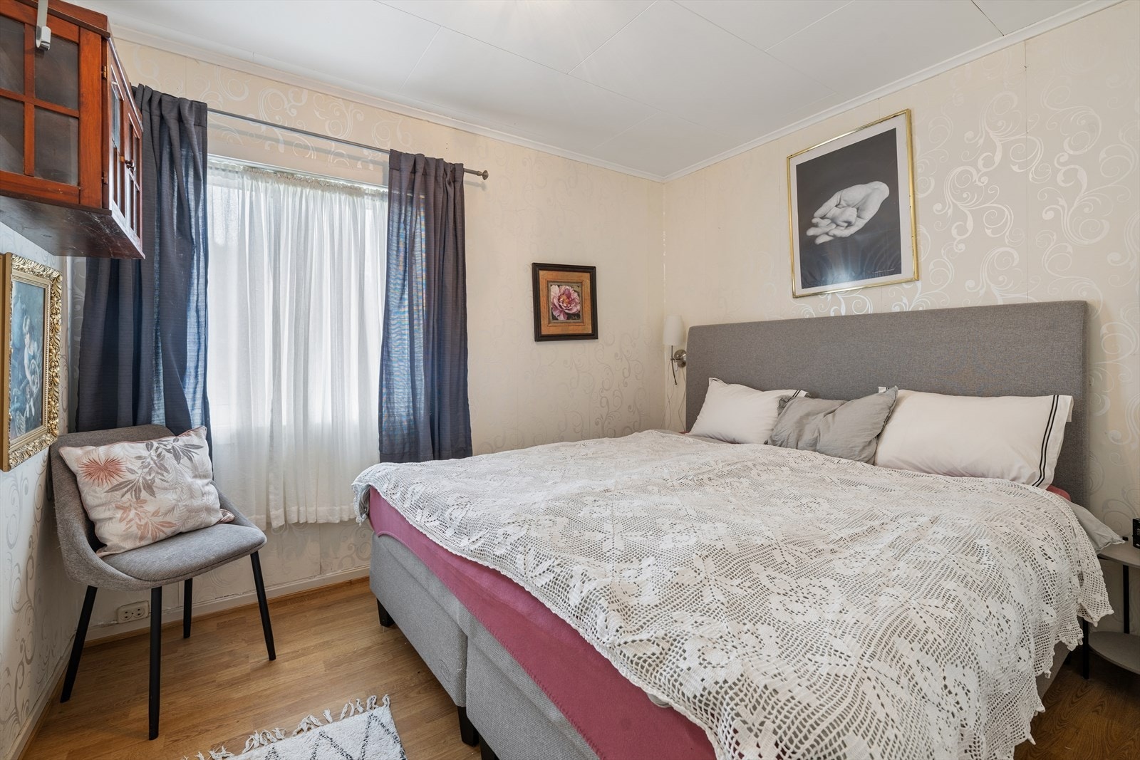 Hovedsoverom med plass til dobbeltseng. Galleribilde