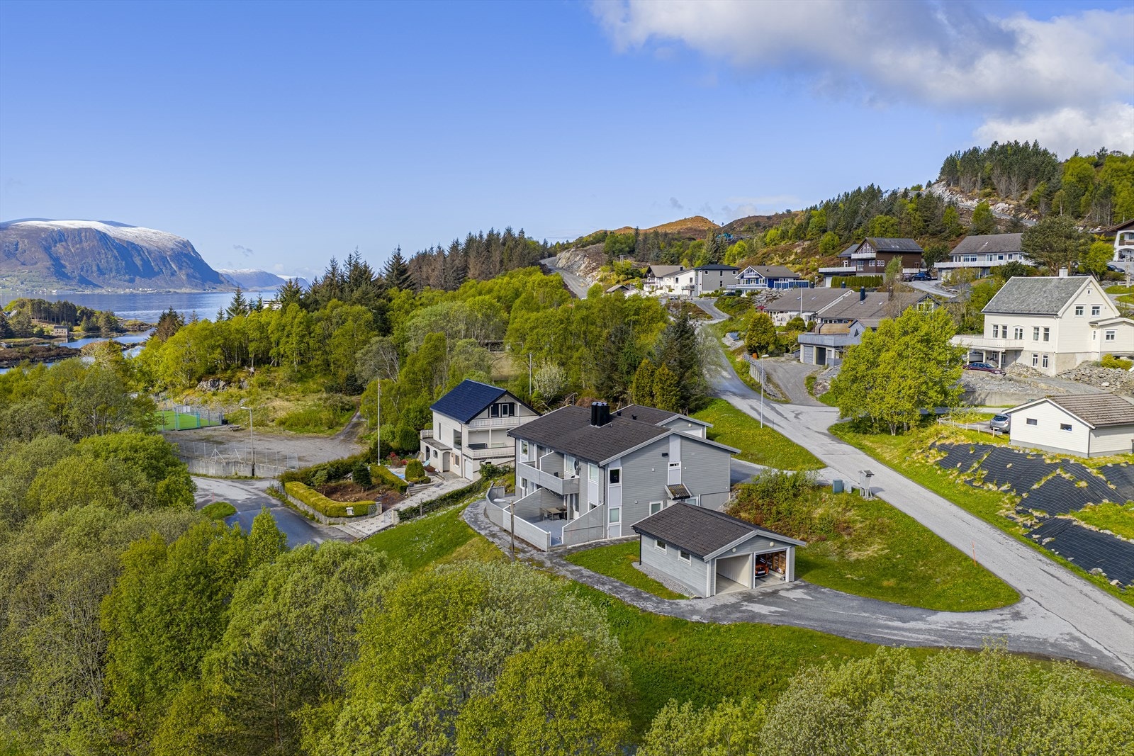 Velkommen til en hyggelig visning! (Foto: Blåtind Fotografikk) Galleribilde