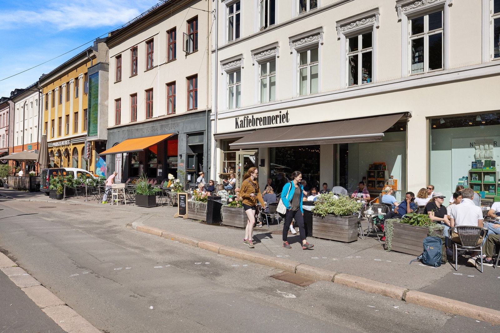 Et mangfold at hyggelige fortauskaféer og urbane serveringssteder. Galleribilde
