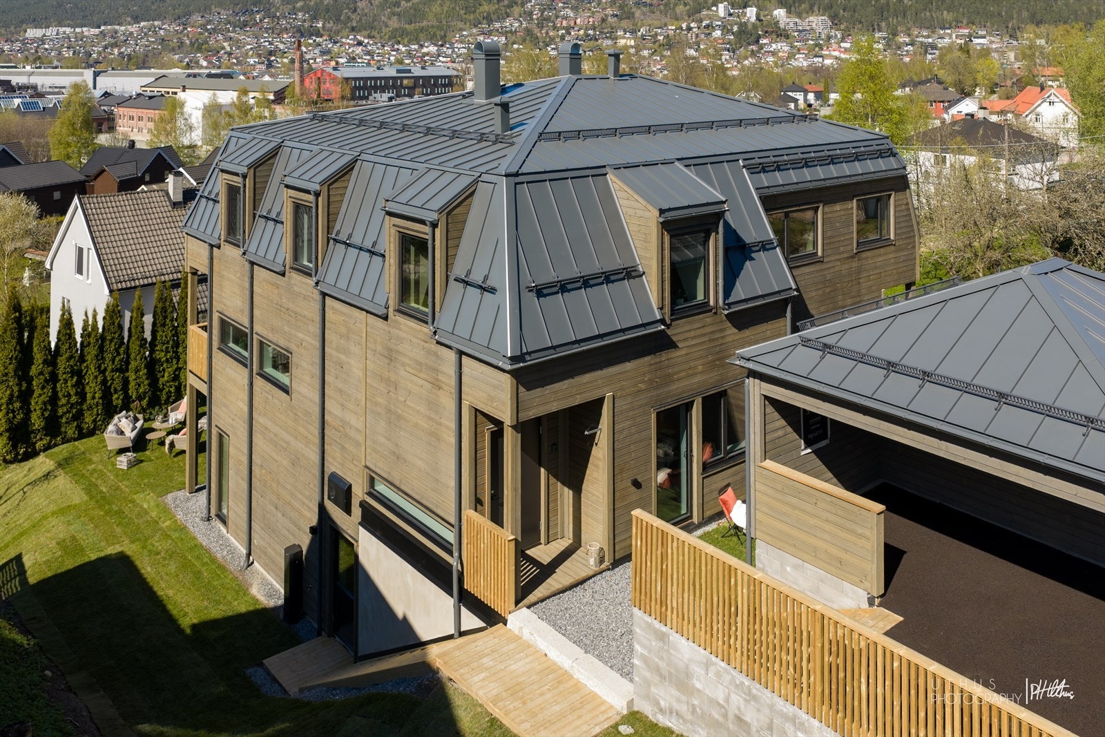 Vedlikeholdsvennlig familiebolig med Plannja-tak og kledning fra Alvdal Royal. Galleribilde