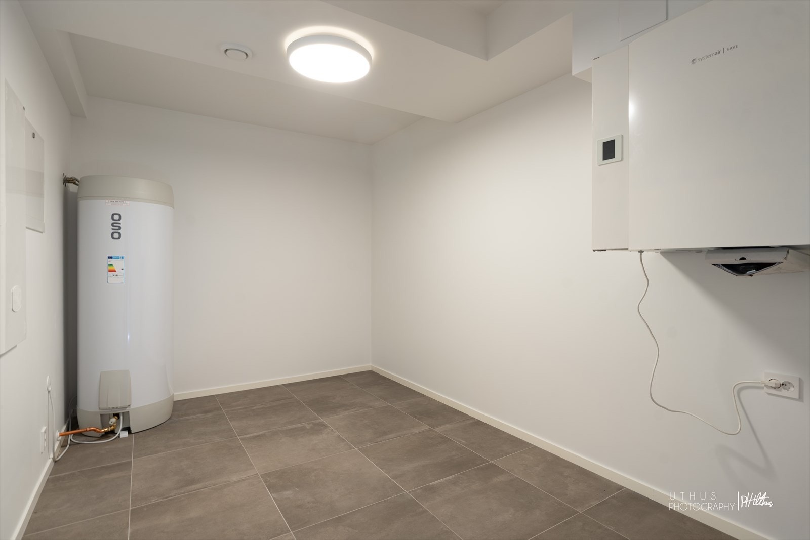 Stor bod og teknisk rom på ca 10m2 med varmekabler. Galleribilde