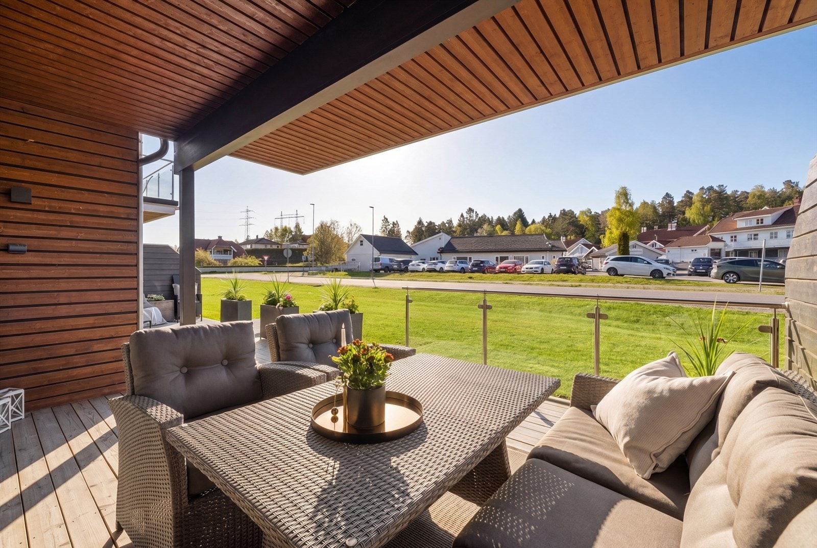 Flott terrasse mot sydvest, med gode solforhold Galleribilde