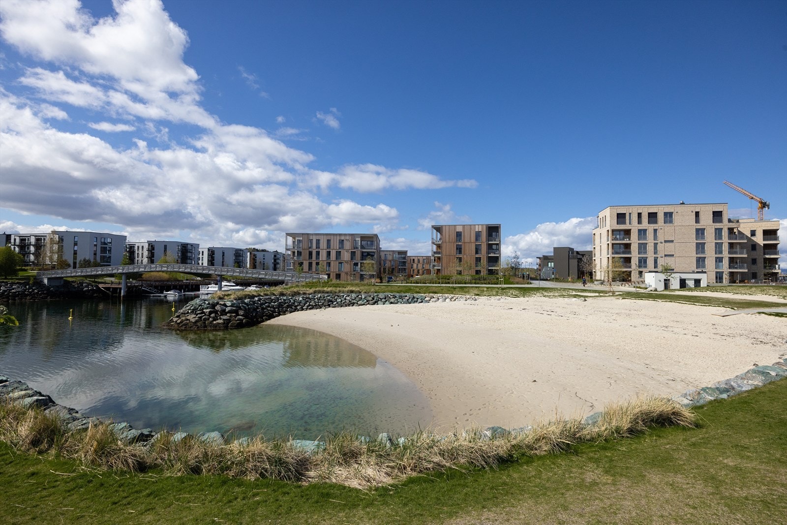 Grilstadfjæra badeplass ligger på Grilstad Marina samt Flipper kafe. Galleribilde