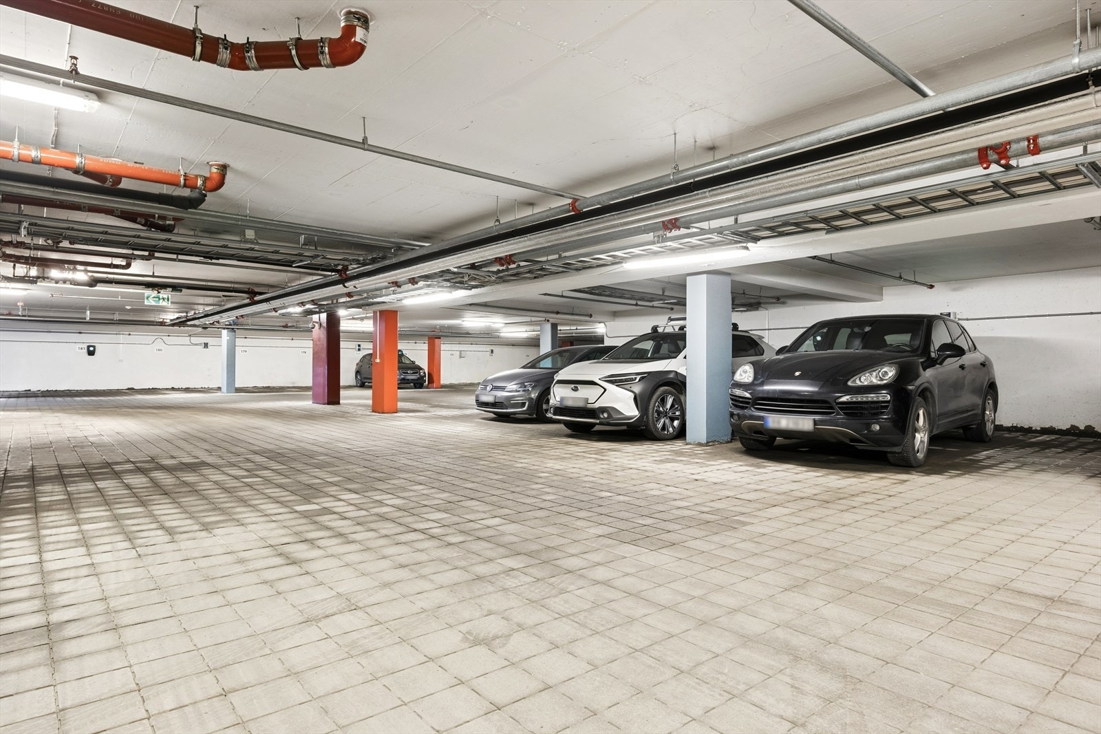Parkeringsplass tilgjengelig i garasjekjeller. Galleribilde