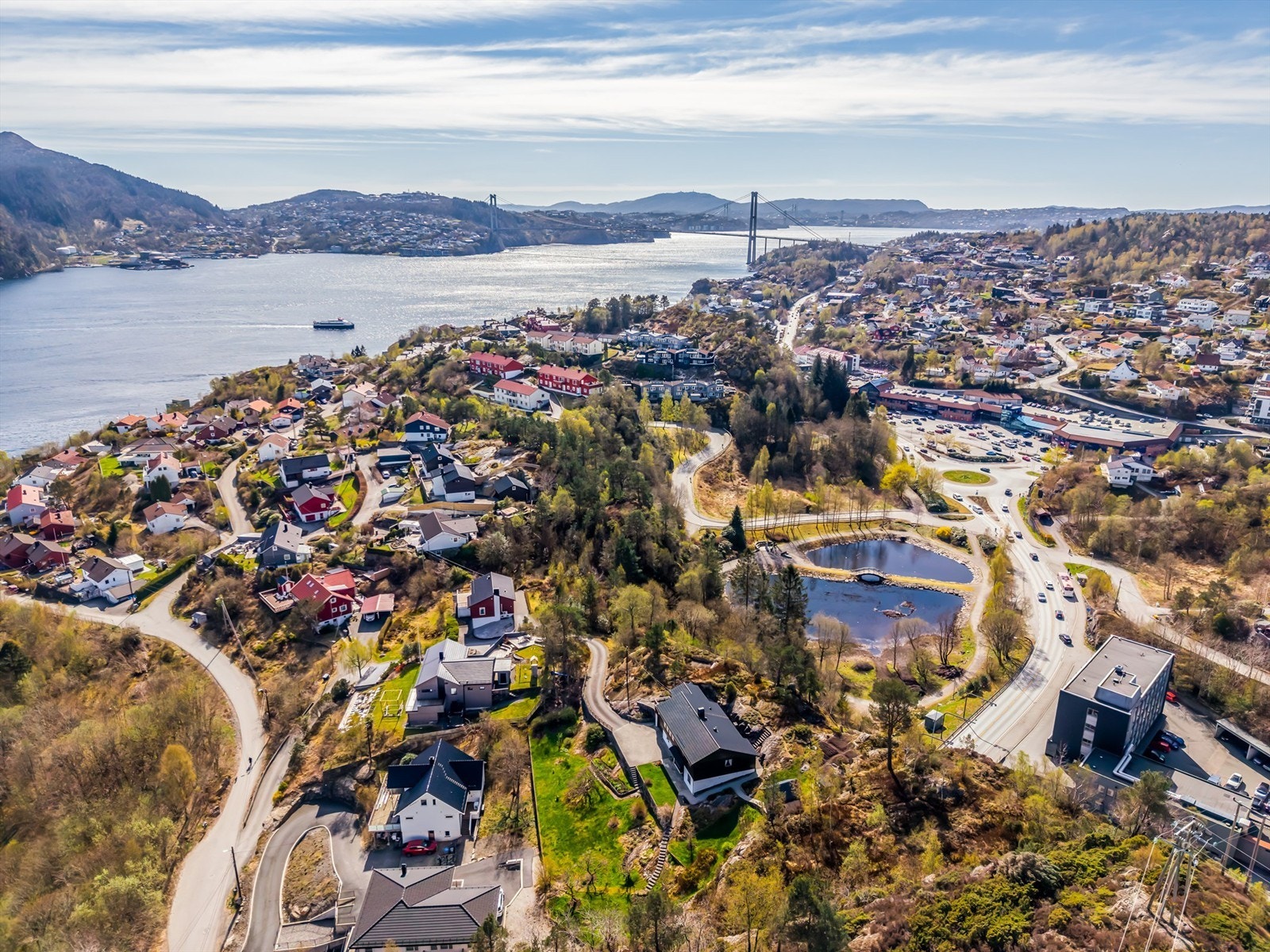 En sentral beliggenhet på Askøy med nærhet til alt du trenger i hverdagen. Galleribilde