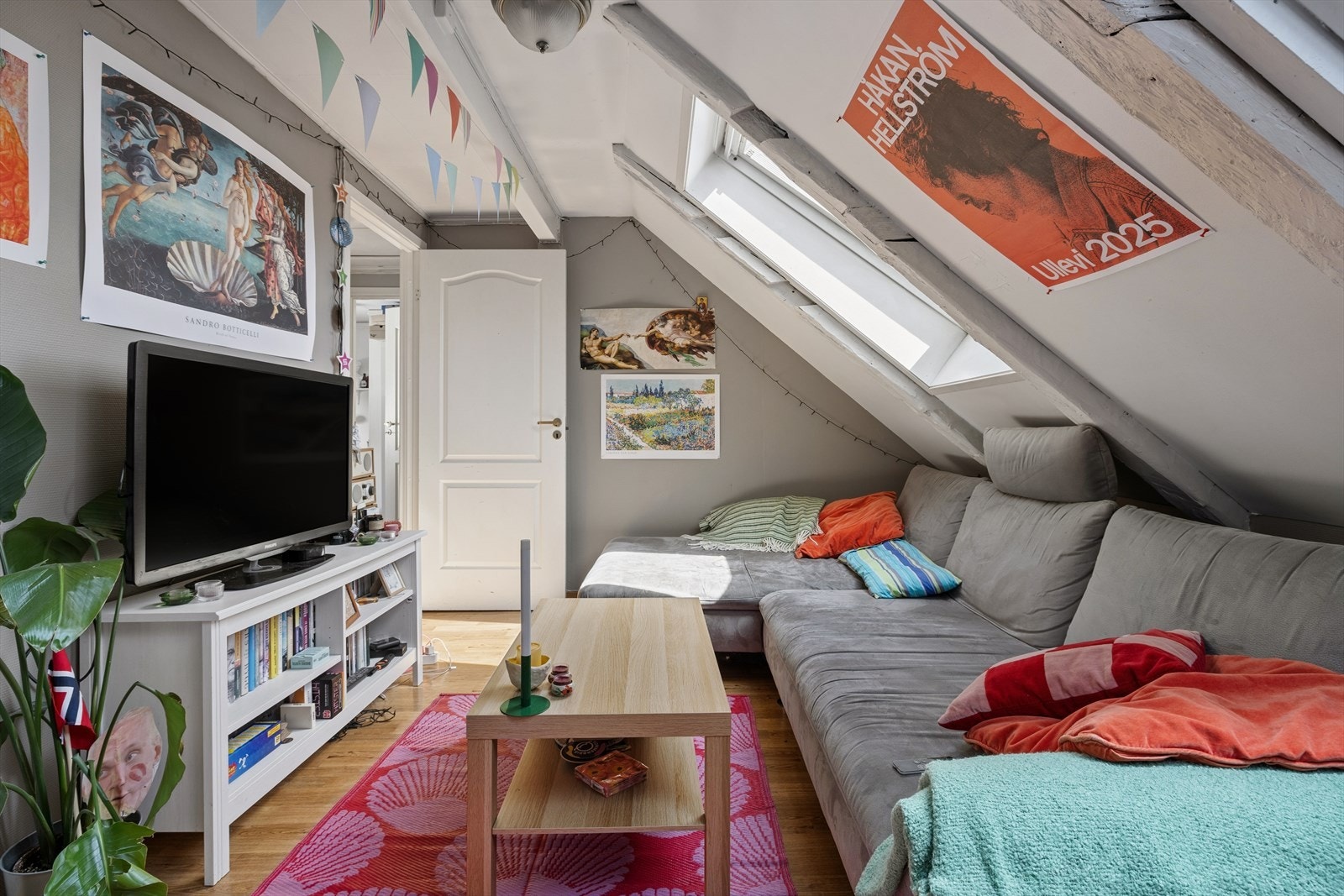 I tredje etasje har man en luftig stue som på tegningene er merket som bod (Ikke godkjent) 3.etg Galleribilde