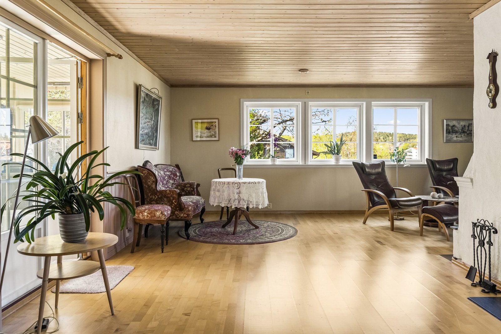 Stuen har utgang til den store, sydvendte terrassen. Galleribilde