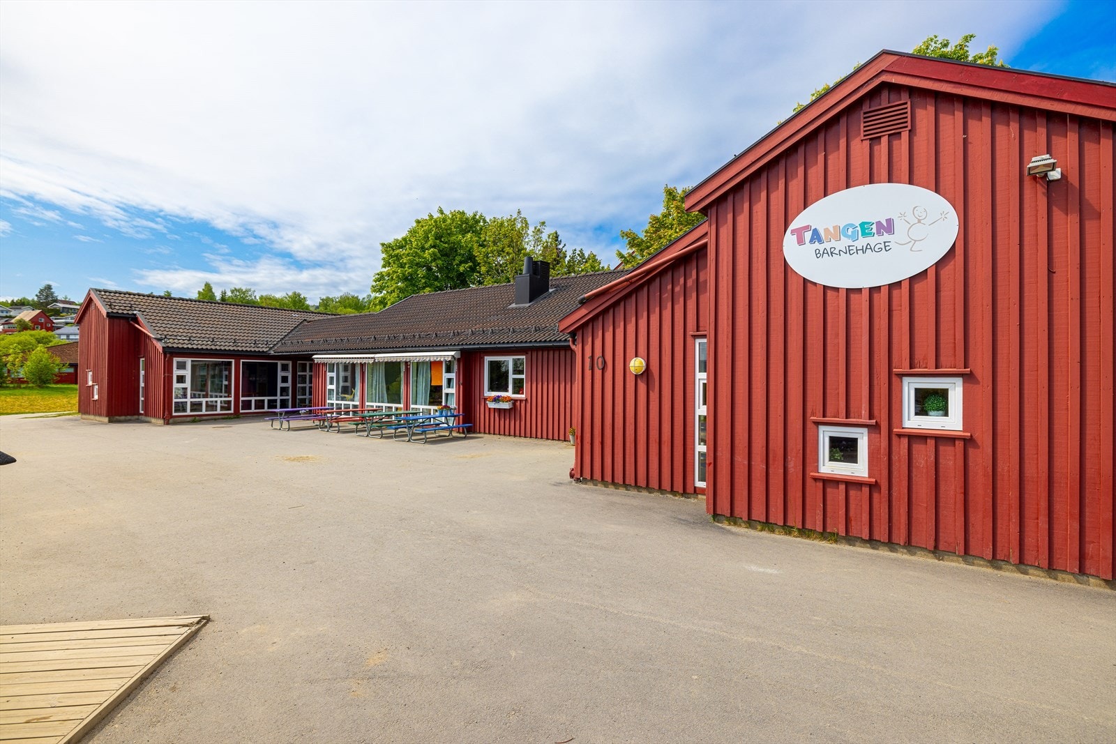 Det er flere barnehager innen kort gangavstand. Tangen barnehage ligger nærmest leiligheten. Galleribilde