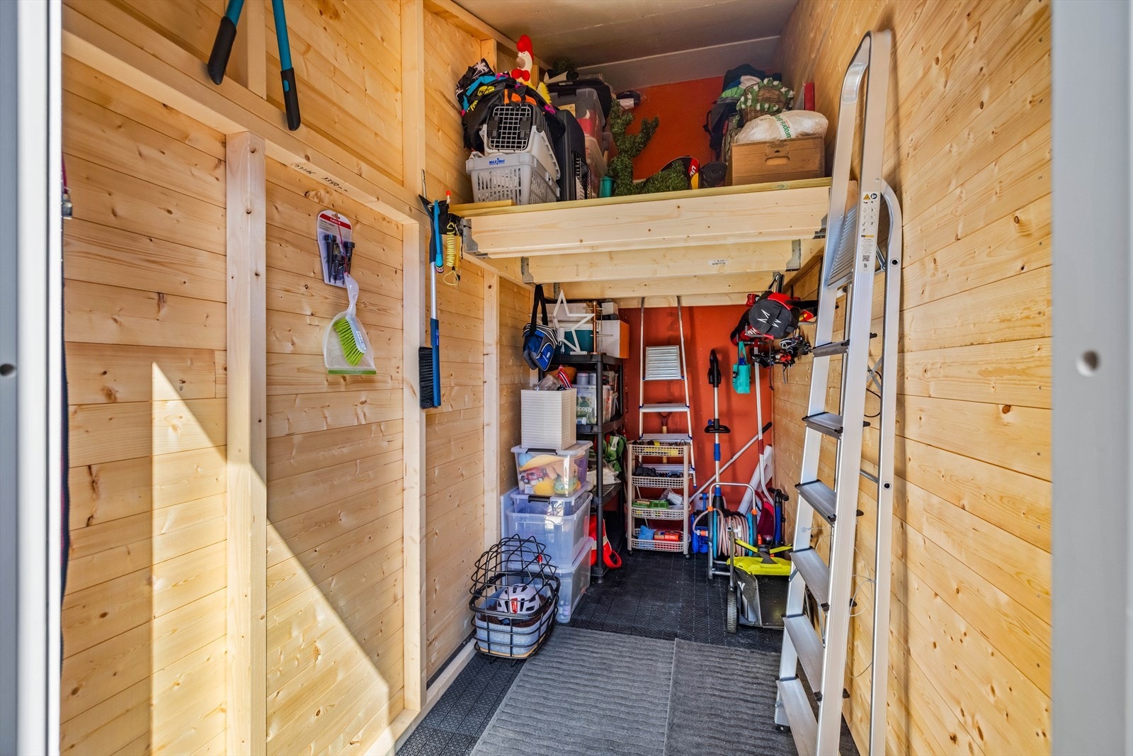 Det er også bruksrett til utebod med hems. Galleribilde