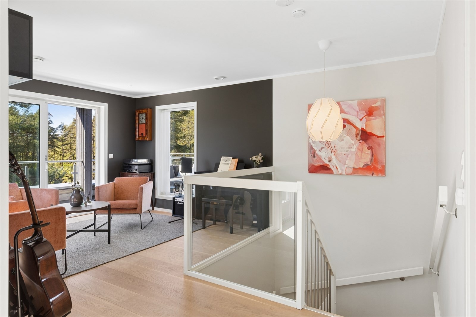 I denne etasjen finner man en ekstra stue, ideell som TV-stue eller lekerom. Galleribilde