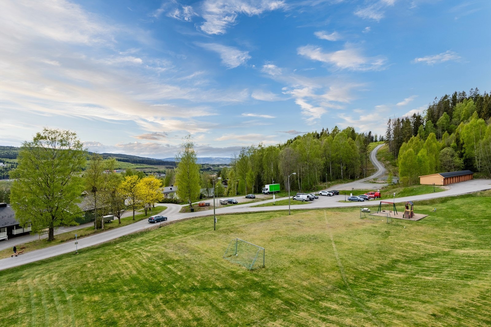 Her finner du også en liten lekeplass for barna. Og utsikten er det ikke noe å si noe på! Galleribilde