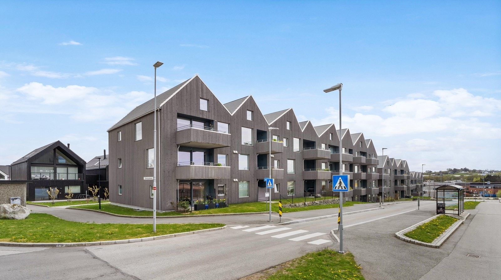 Eiendommen ligger i et nyetablert og populært boligområde med kort vei til både Randaberg og Stavanger sentrum. Galleribilde