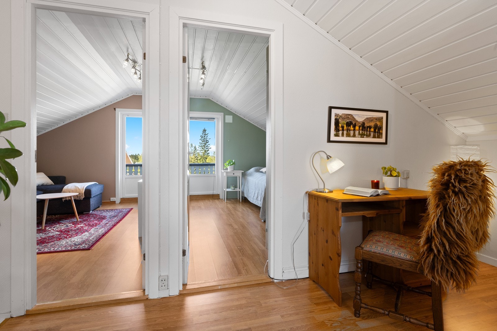 Trappegang i 2. etasje med plass til for eksempel en liten kontorplass. Galleribilde