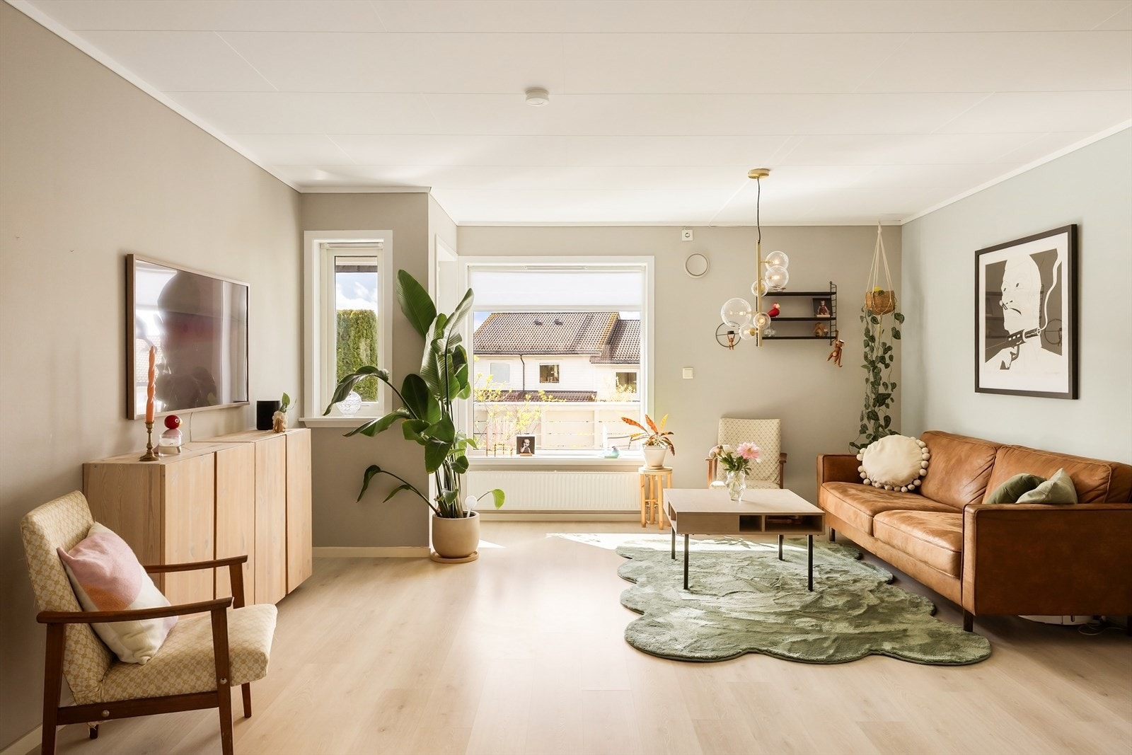Boligen er over 2 plan og innredet loft. Galleribilde