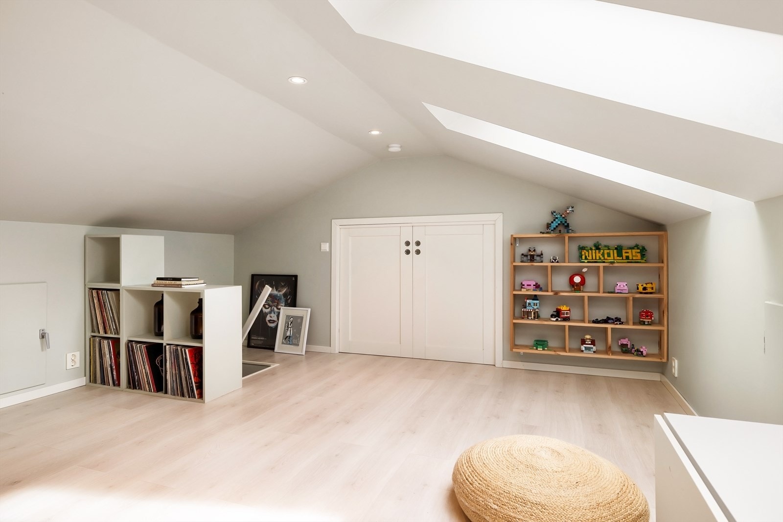 Loft innredet med loftstue og bod. Galleribilde