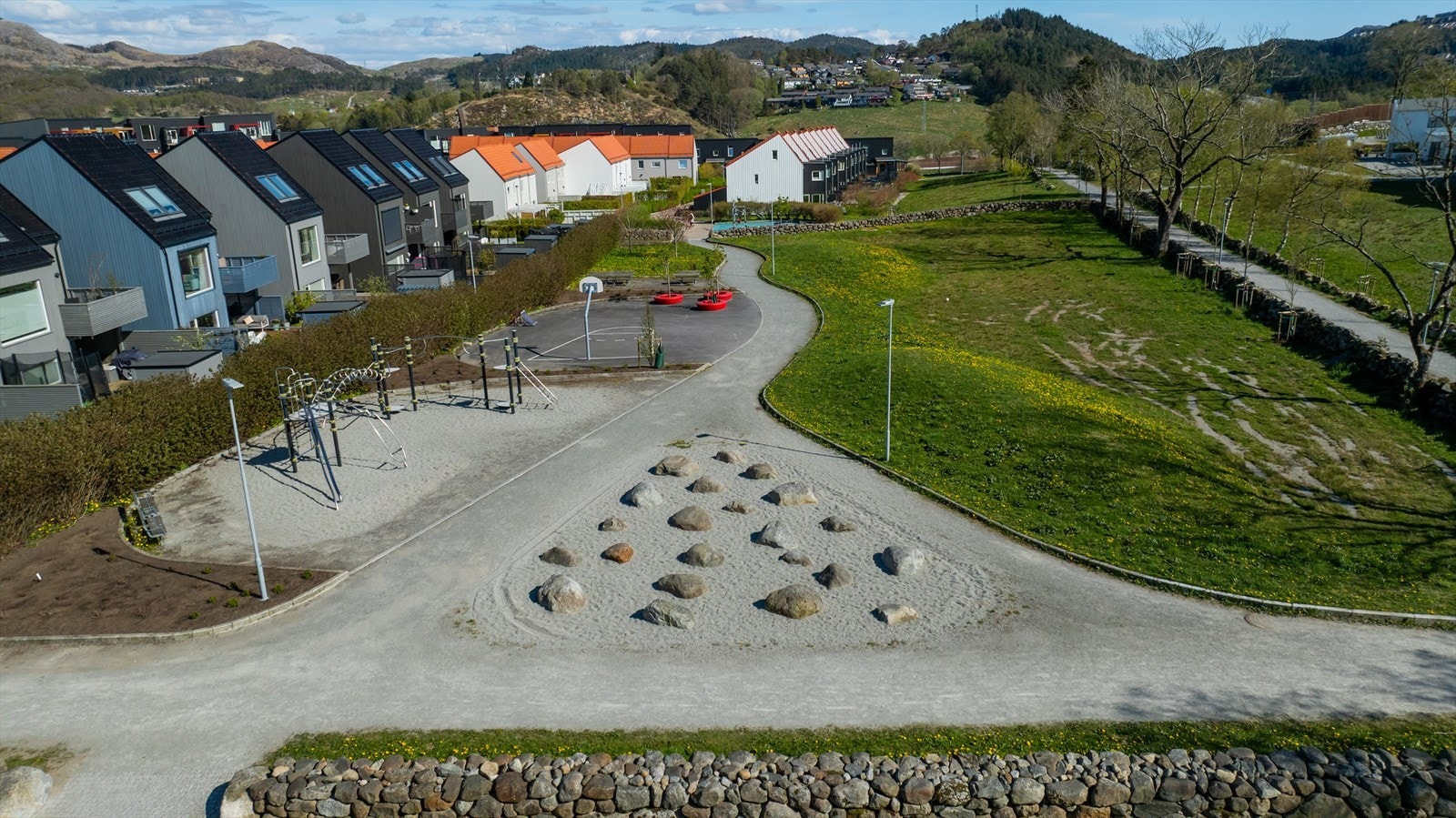 Flotte fellesarealer som innbyr til lek og aktivitet for hele familien. Galleribilde