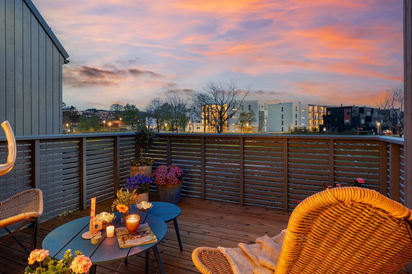 Altanen er en perfekt plass for å nyte kveldsstemningen. Galleribilde