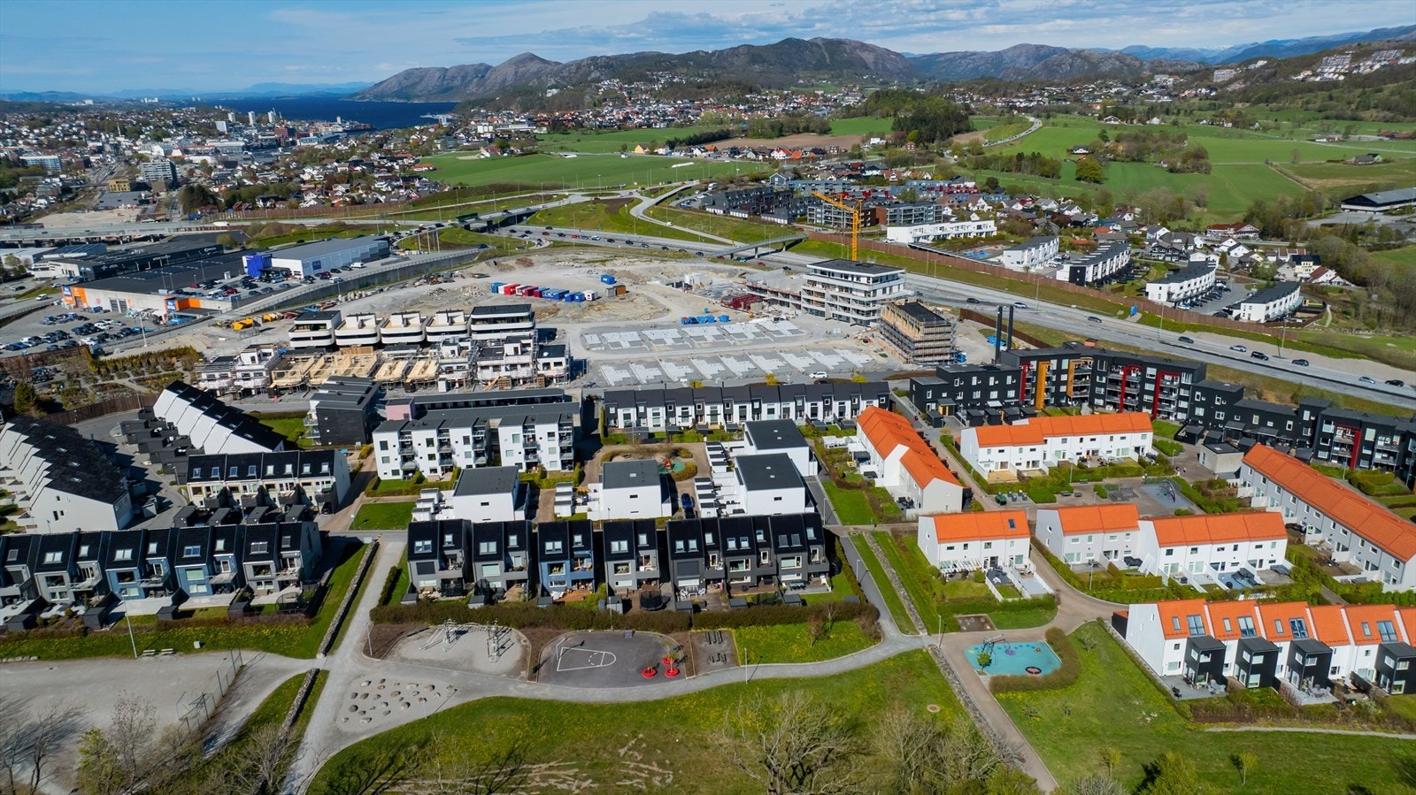 Området er i utvikling, med nye boliger og servicetilbud. Galleribilde