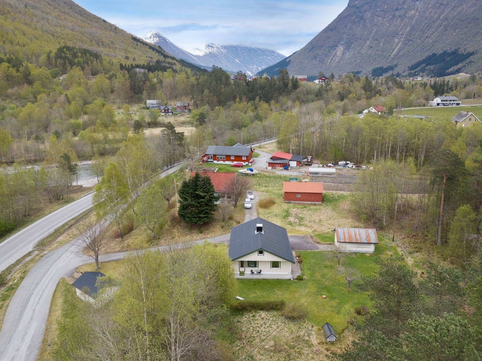 Området rundt eiendommen gir tilgang til flotte tur- og rekreasjonsområder. Galleribilde
