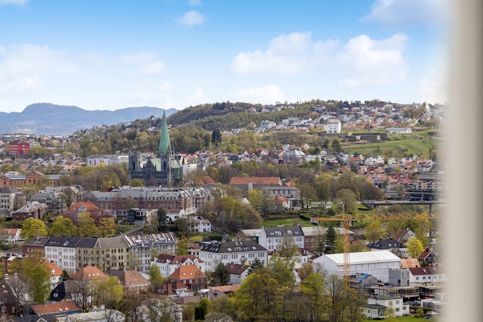 Upåklagelig utsikt mot Nidarosdomen og sentrum. Galleribilde