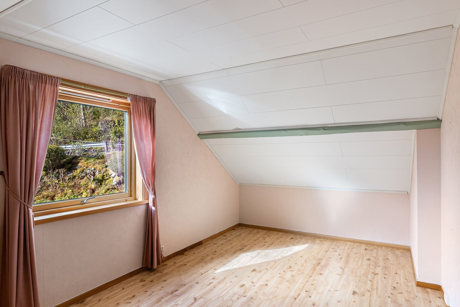 Det ene av to soverom på loftet. Galleribilde