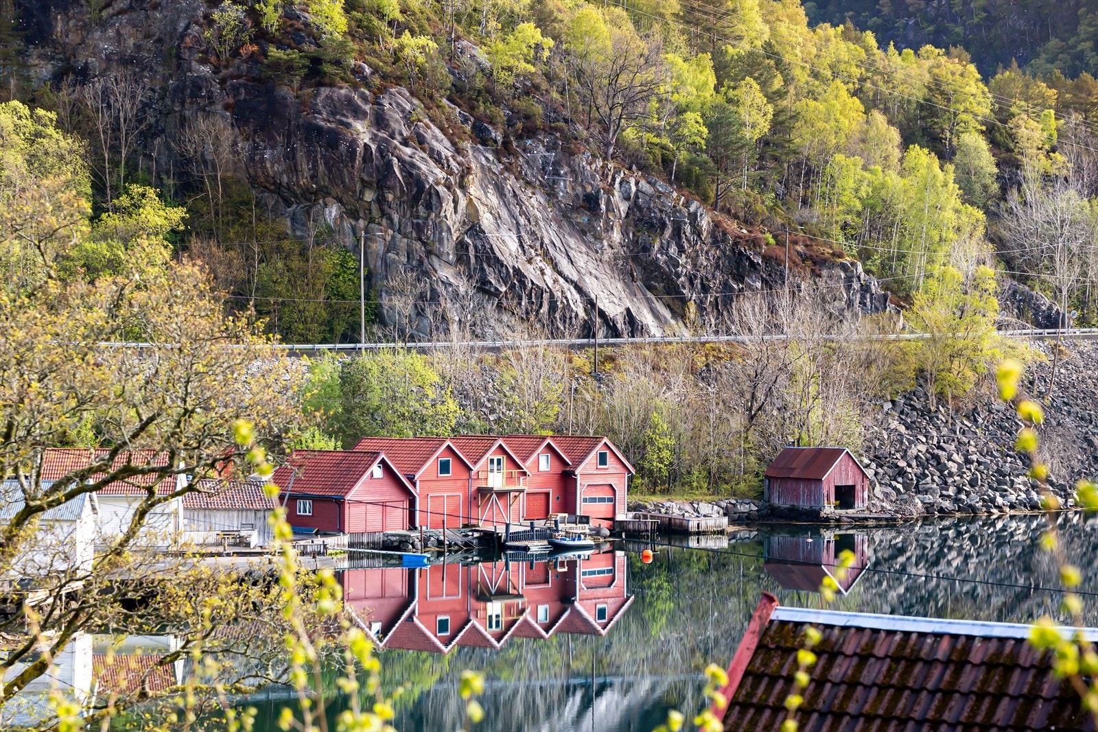 Nærheten til sjøen gir gode muligheter for båtliv og fiske. Galleribilde
