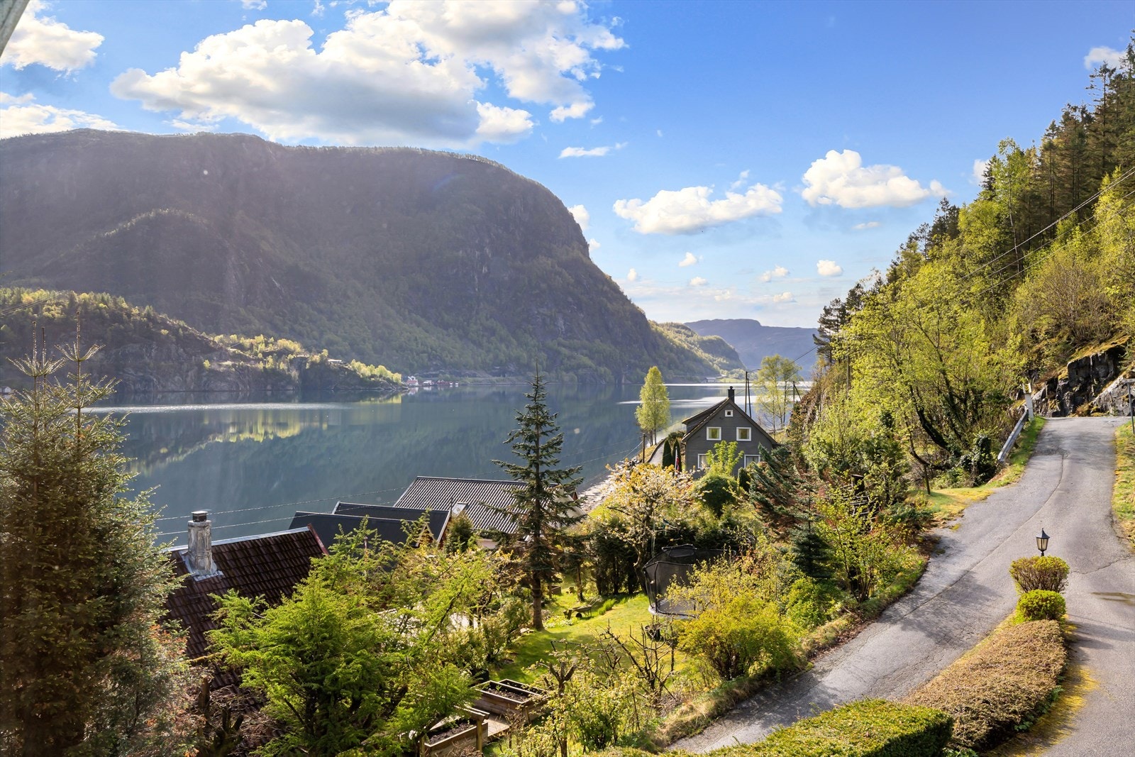 Vakker utsikt over fjorden. Galleribilde